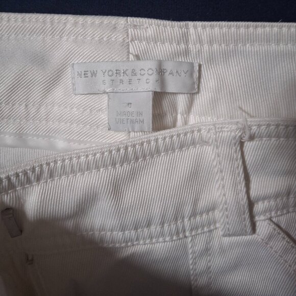 New York & CO White Cropped Pants - Picture 3 of 3